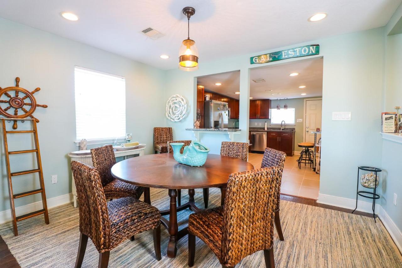 Perfect Location Spacious Yard Coffee Bar At This Lovely Beach Home Galveston Eksteriør billede